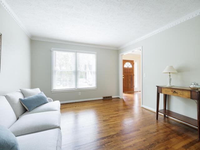 Photo of 219 E Thistle Lane