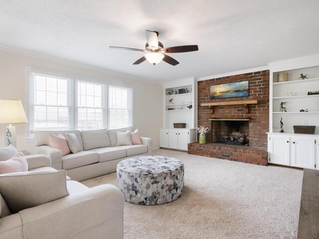 Photo of 219 E Thistle Lane