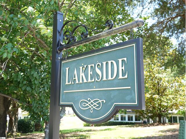 Photo of 402 Lakeside Circle