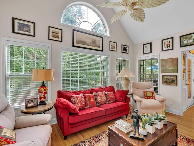 Photo of 123 N Woodfin Ridge Drive