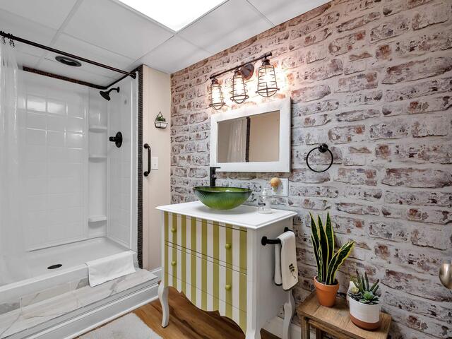 Photo of 123 N Woodfin Ridge Drive