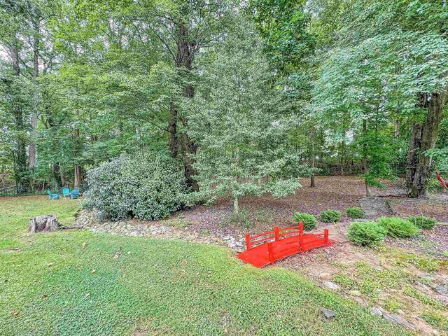 Photo of 123 N Woodfin Ridge Drive