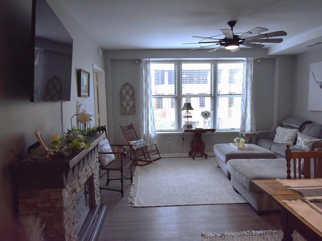 Photo of 100 E Washington Street