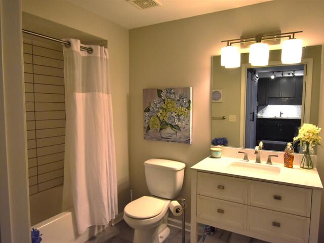 Photo of 100 E Washington Street