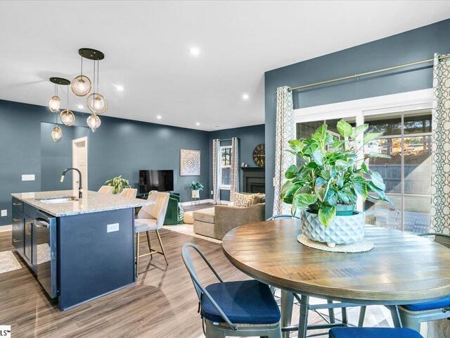 Photo of 8 Mohegan Way