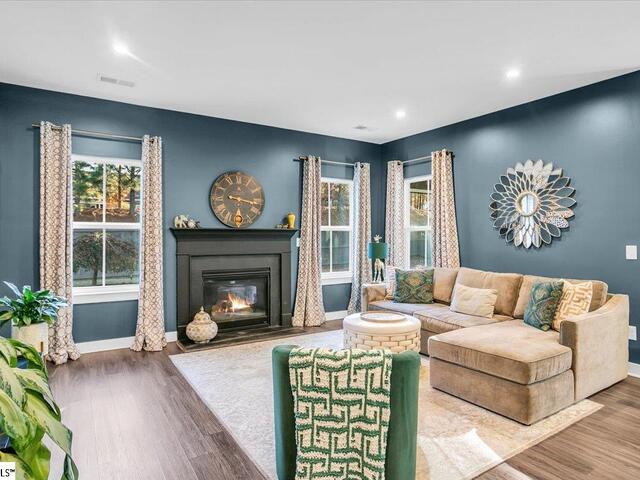 Photo of 8 Mohegan Way