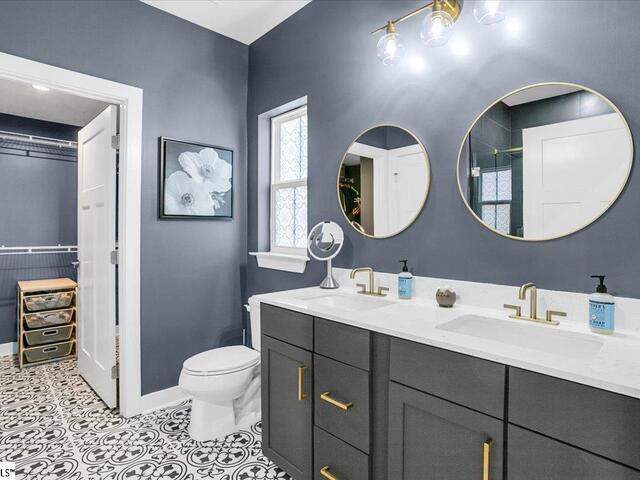 Photo of 8 Mohegan Way