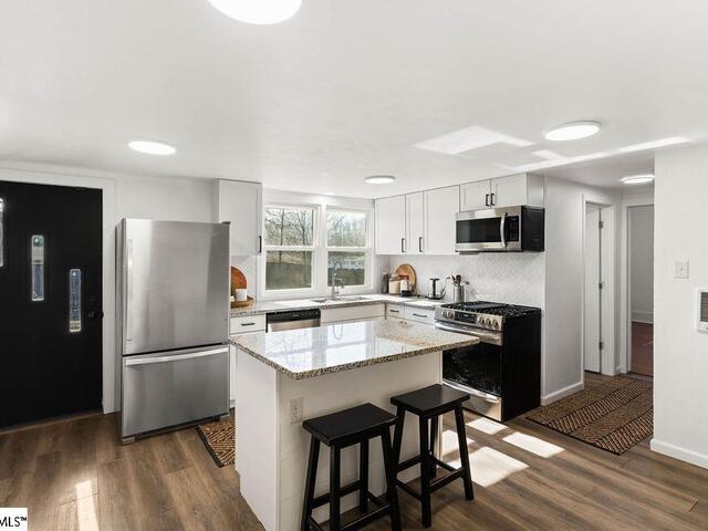 Photo of 566 S Harper Extension